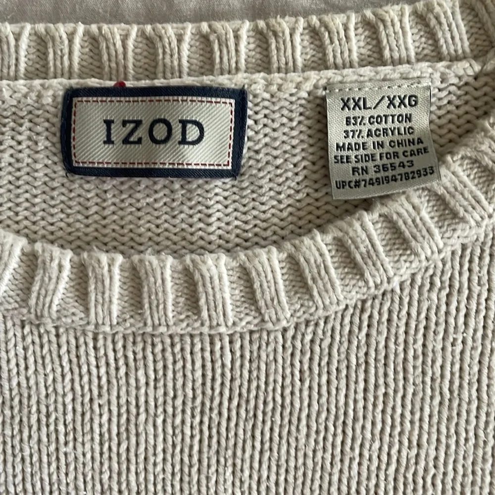 Men's White Izod sweater - Picture 2 of 3
